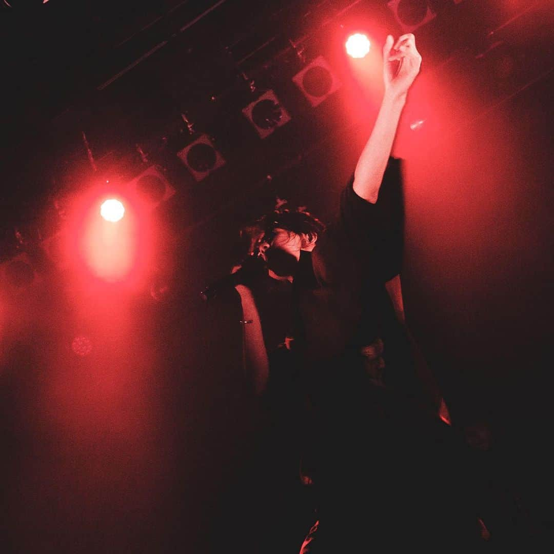 YOSHI（よし）さんのインスタグラム写真 - (YOSHI（よし）Instagram)「4月25日と26日に開催する ARABAKI ROCK FEST 20’に出演決まった！！ 初仙台！ 初ロックフェス！  バンドでライブブチかましに行くぞ！日程や詳細はこれからでるみたい。  I’ll be performing at ARABAKI ROCK FEST 20’ on April 25th and 26th!  First time in Sendai and First time performing at a Rock Fes!  Gonna kill the show withmy band!! Dates and the details will be announced soon!」1月22日 19時15分 - yoshi.226