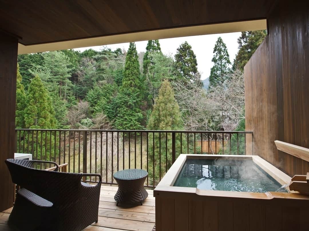 Relux | リラックスさんのインスタグラム写真 - (Relux | リラックスInstagram)「📍京YUNOHANA RESORT 翠泉 . おもてなしと佇まいを極め、至高の空間を創り上げる。 和オーベルジュとも呼ばれるこの宿でこそ楽しめる、 プライベート空間をご堪能ください。 . #京yunohanaresort翠泉#京都府#kyoto#湯の花温泉#onsen#旅館#unknownjapan #japantravel #ig_japan #instatravelgram #instatravelling #japanesehotels #traveljapan #japantravelphoto」1月22日 19時30分 - relux_jp