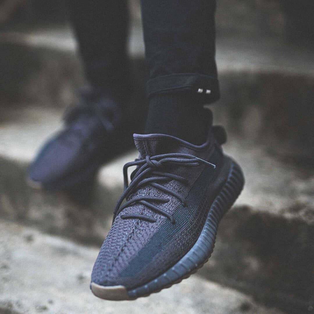 HYPEBEASTさんのインスタグラム写真 - (HYPEBEASTInstagram)「@hypebeastkicks: Take an on-feet look at the upcoming @adidas YEEZY BOOST 350 V2 "Cinder.” Offering another dark shade, the shoe features a charcoal-colored Primeknit upper complete with a woven post-dyed monofilament side stripe. The tonal design is carried on by the weaved laces, textile trim, interior lining and rear heel tab, while contrast comes in the form of a brown rubber sole unit paired with a bright yellow heel pod. It’s expected to release sometime this Spring for $220 USD. Stay tuned for official notes. ⁠⠀ Photo: @repgod888」1月22日 19時38分 - hypebeast