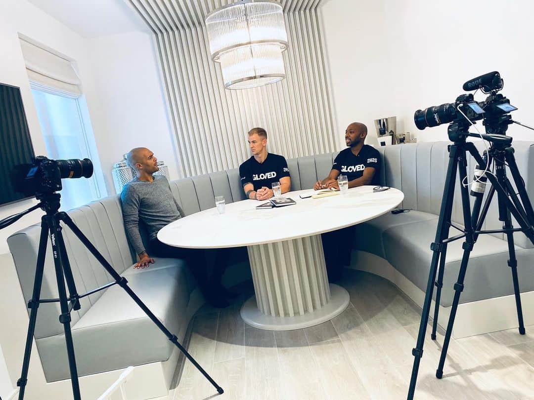 ジョー・ハートのインスタグラム：「Link in the bio: part two of this amazing interview with @carlikeme watch listen and take notes this will make you think about football and life very differently.」