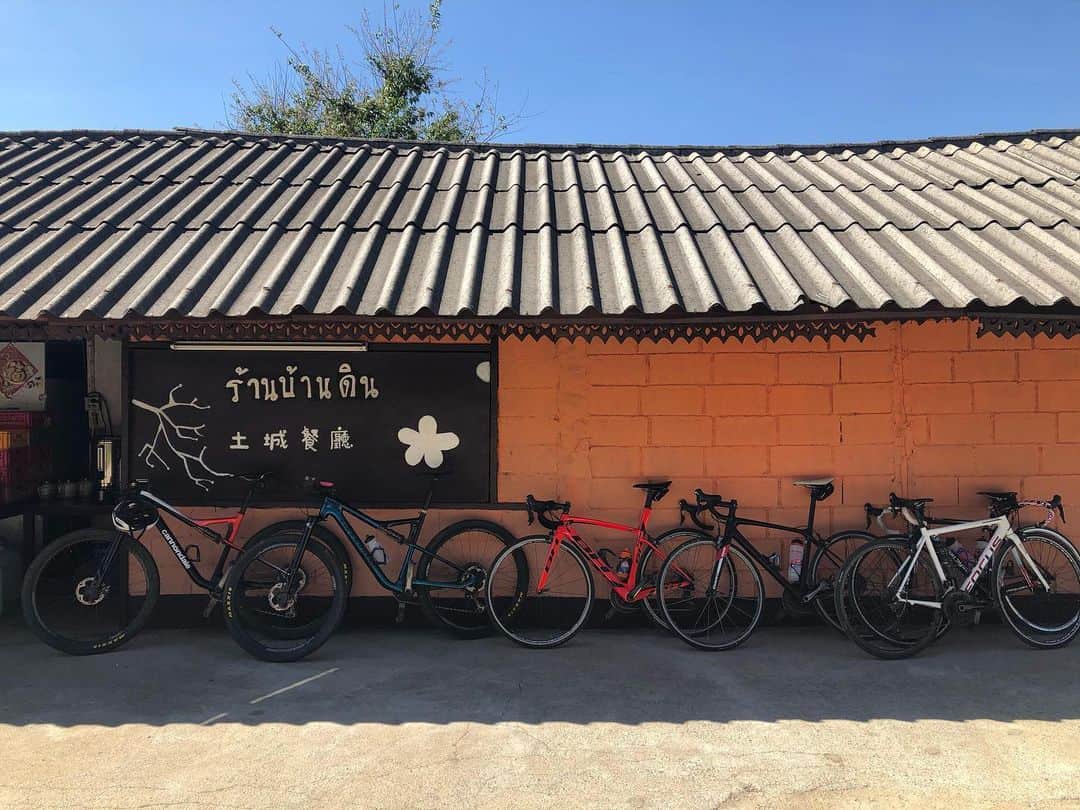 山本幸平さんのインスタグラム写真 - (山本幸平Instagram)「タイ合宿の定番コース🇹🇭万頭屋までロード班と共に行ってきました。生きてるって全身で感じる空間が、ここにはある！#幸せ #生きてる」1月22日 19時31分 - kohey55