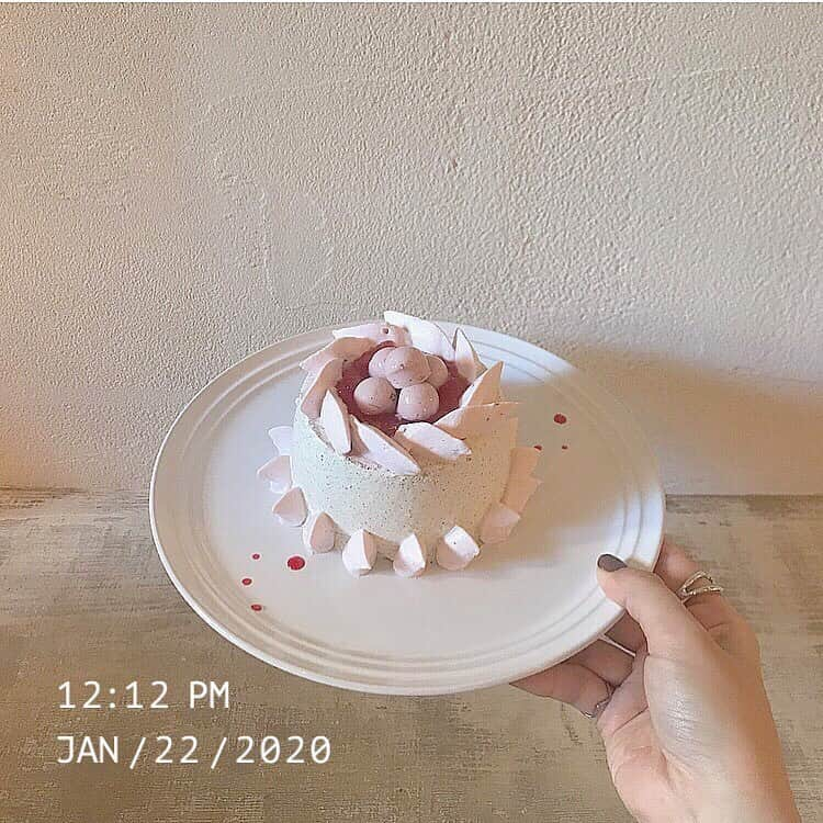 「SNOW」顔認識カメラアプリさんのインスタグラム写真 - (「SNOW」顔認識カメラアプリInstagram)「【カフェ巡り】﻿ 📍8jours(東京・下北沢)﻿ ﻿ 可愛い空間にぴったりのスタンプを選んで♫﻿ スタンプでこんなにも雰囲気が変わる🌈﻿ ﻿ ﻿ 下北沢にある紅茶のカフェ❤︎﻿ 「8 jours (エイト ジュール）」は、﻿ 8日という意味だそう。﻿ 毎月8日になると、﻿ その時期においしいものと﻿ 紅茶を合わせた新しいメニューが登場✨﻿ 紅茶好きにはたまらないっ☕️﻿ ﻿ ﻿ SNOWでかわいく撮れた﻿ 自撮り・最新スポット・カフェなどには﻿ @snow_japan をタグ付けか、﻿ #snowcam をつけて投稿！！😉﻿ ﻿ #カフェ巡り#下北沢カフェ#8jours#ケーキ#スイーツ部#写真加工#加工#cafe#cake#カフェ #情報 #スイーツ巡り #sweets」1月22日 19時44分 - snow_japan