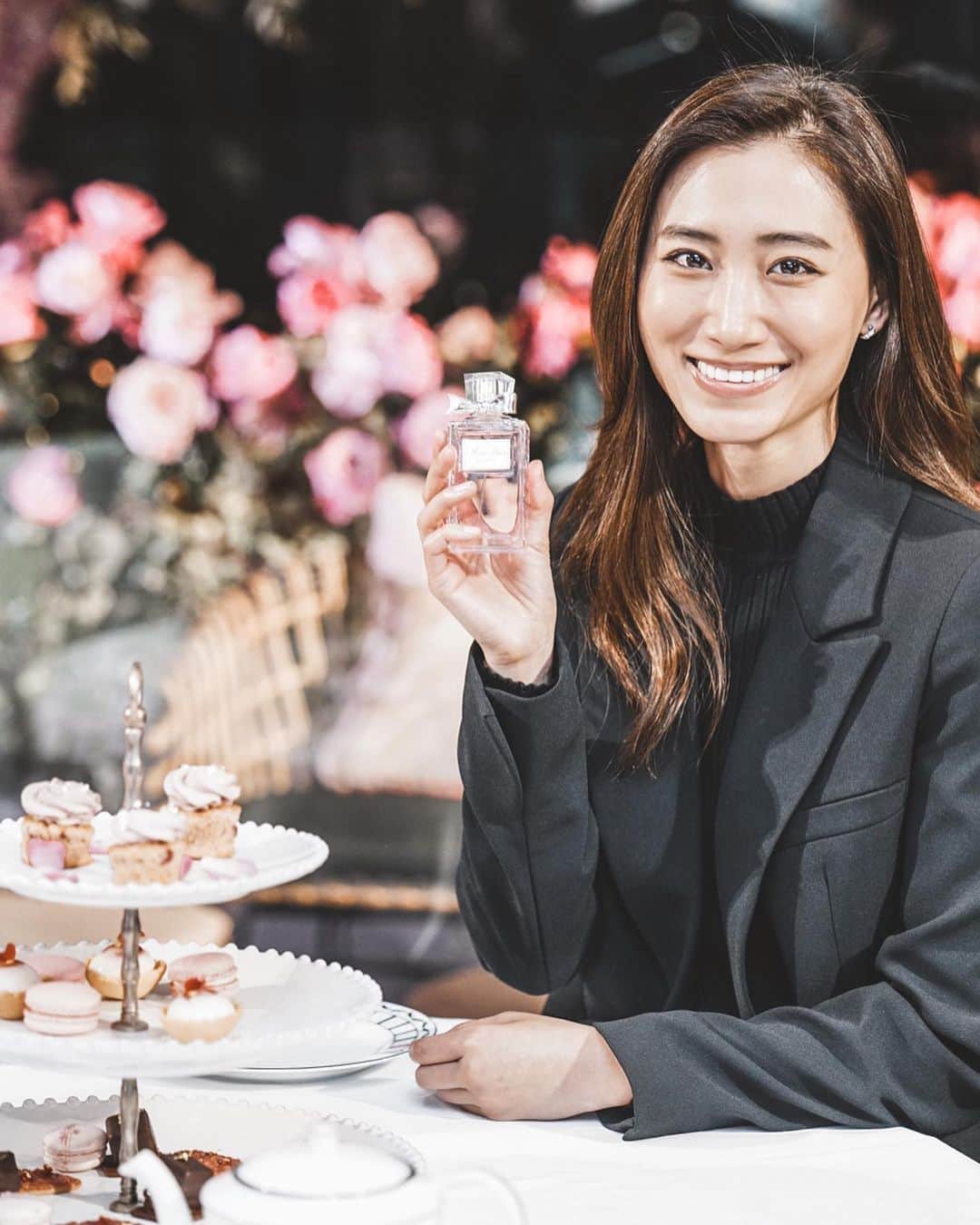 白雪のインスタグラム：「MISS DIOR “ROSE ’N ROSES” in Tokyo🌹@diorparfums  #ミスディオール　#ローズアンドローズ」