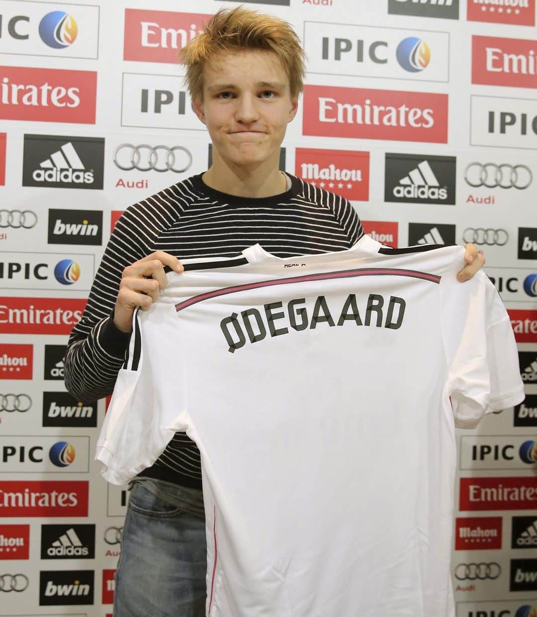 LFPさんのインスタグラム写真 - (LFPInstagram)「😊🔙📸 #OnThisDay in 2015, @realmadrid unveiled @odegaard.98, a promise who is now a STAR! 💫 • 😊🔙📸 #TalDíaComoHoy en 2015, el @realmadrid presentaba a @odegaard.98, una promesa que ya es una estrella. 💫 • #Odegaard #RealMadrid #LaLigaSantander #LaLiga #LaLigaHistory」1月22日 19時55分 - laliga
