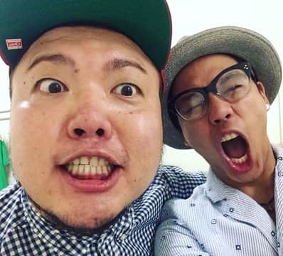 HIPPYのインスタグラム：「2月1日に広島に来られる方に オススメ観光案内のお知らせ笑  11:00 おりづるタワー 12:30 ひろしまフードスタジアム 超巨大牡蠣鍋や広島グルメを楽しむ 13:20 HIPPY LIVE 公開リハーサル 14:00 HIPPY LIVE @フードスタジアム 14:45 HIPPYグッズ特典会 18:00 TEE LIVE 観戦@広島クアトロ ライブ終了後はお好み焼き屋で乾杯じゃい  いい夢見れるね  hippy-web.com」
