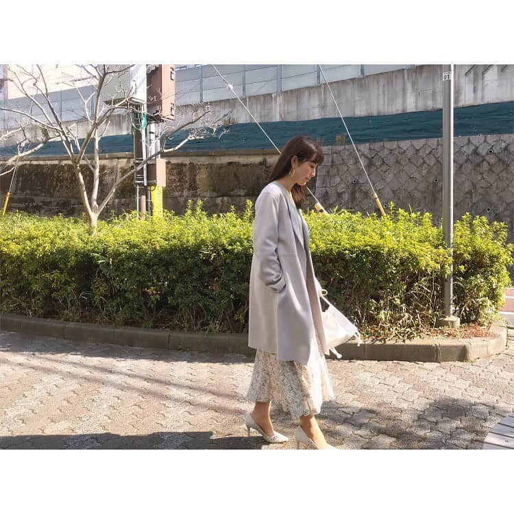 大谷朋子さんのインスタグラム写真 - (大谷朋子Instagram)「♡ * MEW'S REFINED CLOTHESの スエードコートも可愛かった♡ * 首回りすっきりで着心地もよくて、 ロングスカートにも合わせやすい✿︎ * MEW'Sの春コート、 見ているだけでニヤニヤしちゃった♡要チェック！ * * @mews_official_jp #ミューズ試着レポ20SS #ミューズootd #mewsrefinedclothes  #fashion #ootd #outfit #code #coordinate  #ファッション #コーディネート #コーデ  #スエードコート #春コーデ」1月22日 20時03分 - tomoko_ohtani