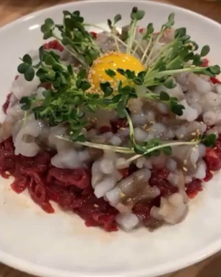 ジャンポールレスパナールのインスタグラム：「. And try to avoid looking in your neighbours plate. #Sannakji #unefoispasdeux #mercimaisnonmerci 🇰🇷😂🐙😂🐙😂🐙😂🇰🇷」