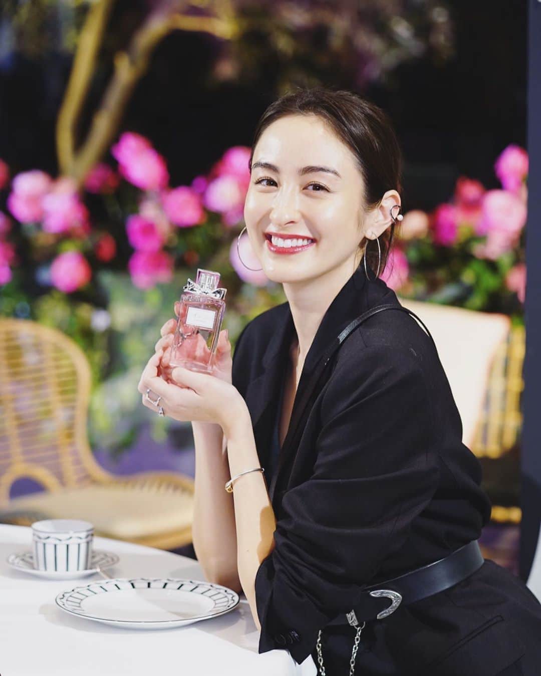 オードリー亜谷香のインスタグラム：「Previewing @diorparfums newest Miss Dior scent! Anyone who is a rose lover will be obsessed! #ミスディオール @dior」
