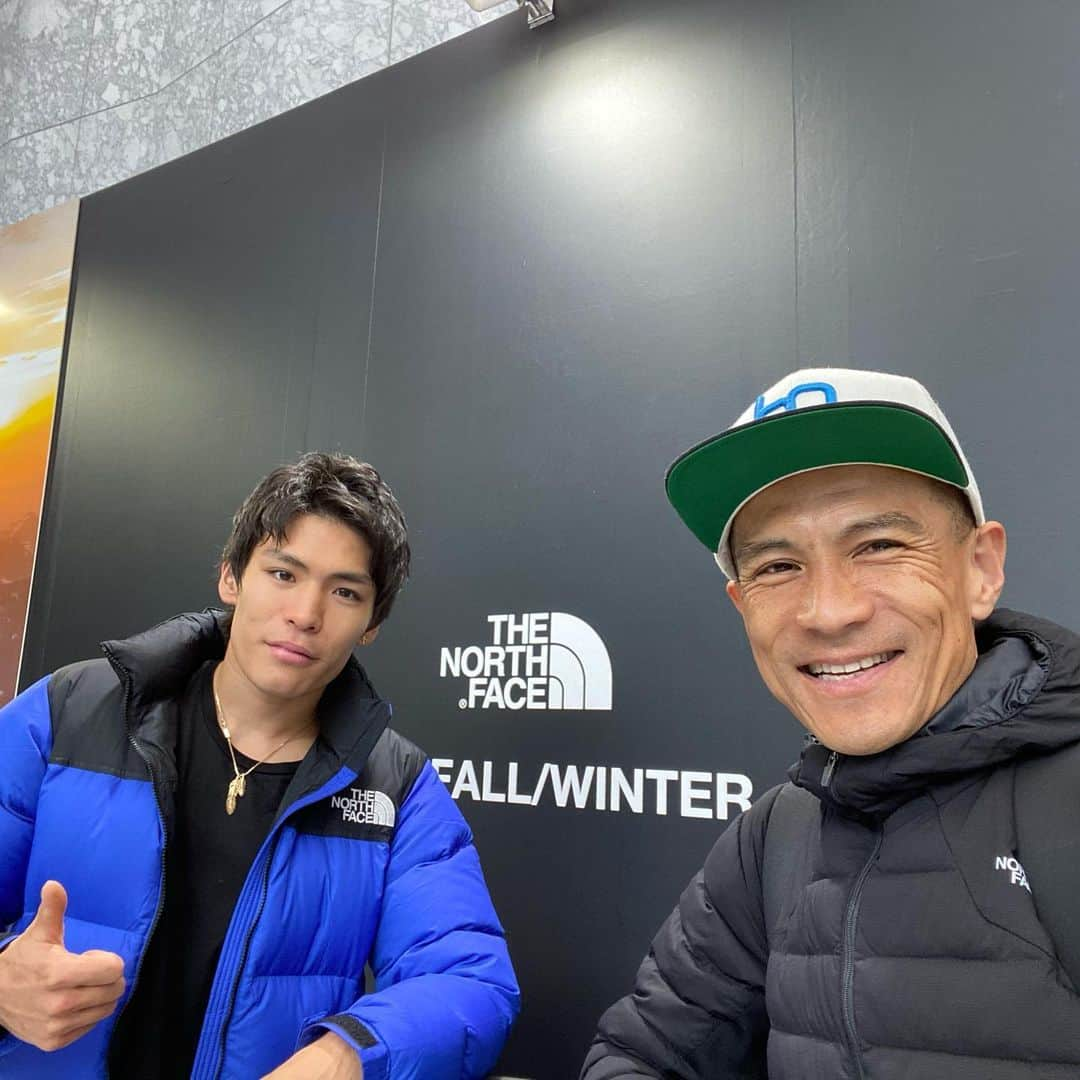 平山ユージさんのインスタグラム写真 - (平山ユージInstagram)「@thenorthfacejp 展示会✨ @noguchi_akiyo と @tomoa_narasaki と秋冬2020を見させて頂きました。来季の新しいThe North Face 秋冬商品を見た後にキャンピングカーが展示してあるコーナーへ、旅心をくすぐられ、かなりこのコーナーに心奪われた。こんな感じでキャンプしたいし、キャンピングカーで旅をしてみたい🤩🤩 @thenorthface  @thenorthface_climb  @thenorthfacecup  @climbparkbasecamp  #thenorthface2020 #tokyo2020 #athletes #akiyonoguchi #tomoanarasaki #campingcar」1月22日 20時25分 - yuji_hirayama_stonerider