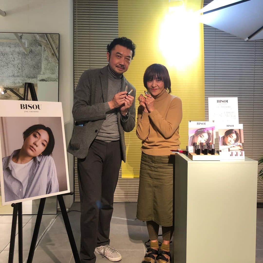 YUKI TAKESHIMAさんのインスタグラム写真 - (YUKI TAKESHIMAInstagram)「BISOU yUKITAKESHIMA からグローバルグラインがこの春デビューします✨🔥 It's time to glow up‼️今、正に輝きの時です🥰 先駆けて今日は、マッシュでお披露目会でした✨🌈 皆さんに会えて嬉しかった🌹 明日も11時〜19時開催中です🥰  #ビズゥ @cosmekitchen  @makeupkitchen_official  @yukitakeshimamake  #デビュー #グローバルライン #ジェンダレス」1月22日 20時32分 - yukimake