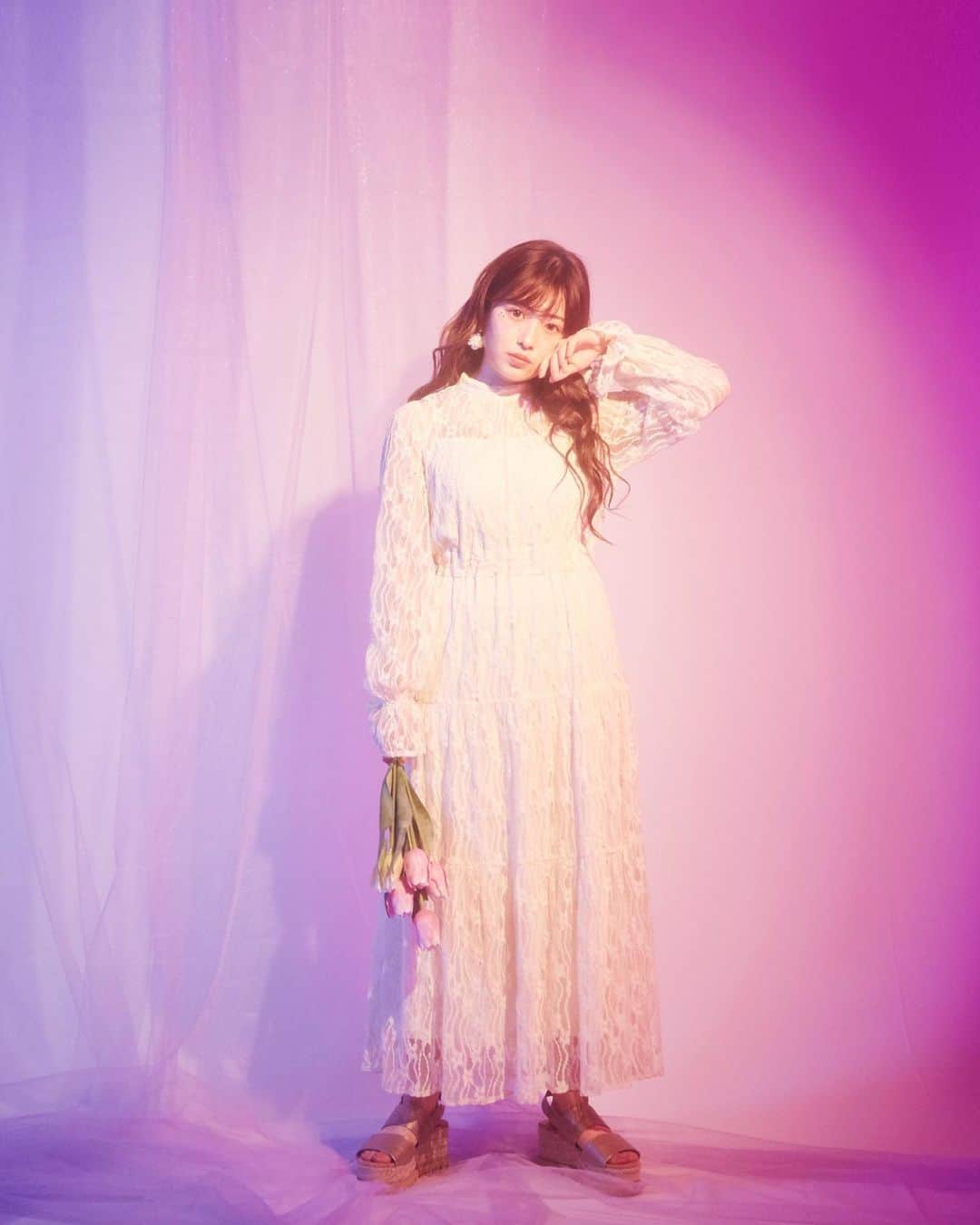 青木菜花のインスタグラム：「.﻿ .﻿ 久々の投稿😵﻿ データもらったからのせよーっと！﻿ ﻿ @a.g.plus_official_ さんの春服の撮影でした🎀﻿ 撮影の雰囲気凄く可愛かった😭💗💗﻿ ﻿ もちろん洋服も激かわだったので﻿ カタログお楽しみにです！！🐰﻿ .﻿ . #a.g.plus #エージープラス #撮影 #カタログ撮影」