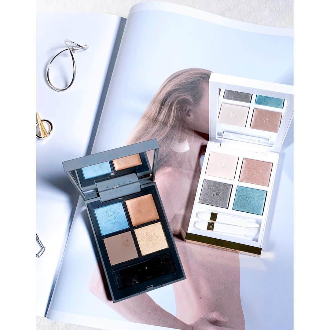 佐川理佳のインスタグラム：「🦋🦋🦋 @threecosmetics dimensional vision eye palette 07 @tomfordbeauty soleil eye color quad 02 最近スモーキーな寒色がすごく好きです。 瞼全体に大胆に乗せるのも良いけど、目頭だけor目尻だけとか、下瞼だけとかポイントで乗せるのがおすすめ。」