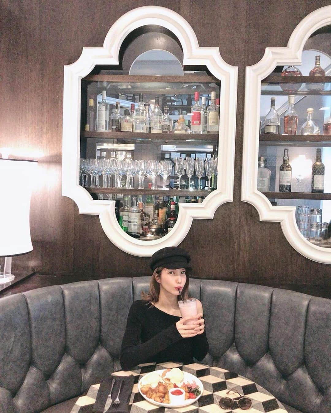 植田せりなさんのインスタグラム写真 - (植田せりなInstagram)「. Los Angelesの可愛いHotelで朝食を食べた時の🍽💕 ここのHotelの内装がタイプだった🏨💞 実は、時差ボケとかお仕事もあって疲れてたけど、到着するなりお誕生日だったからサービスでシャンパンが出て来てテンションが上がりました🥺🍾 サービスも素敵なHotelでした🥰 . . . #ロサンゼルス #サンタモニカ  #ヴィセロイサンタモニカ #viceroysantamonica  #LosAngeles #SantaMonica」1月22日 20時49分 - serina_ueda