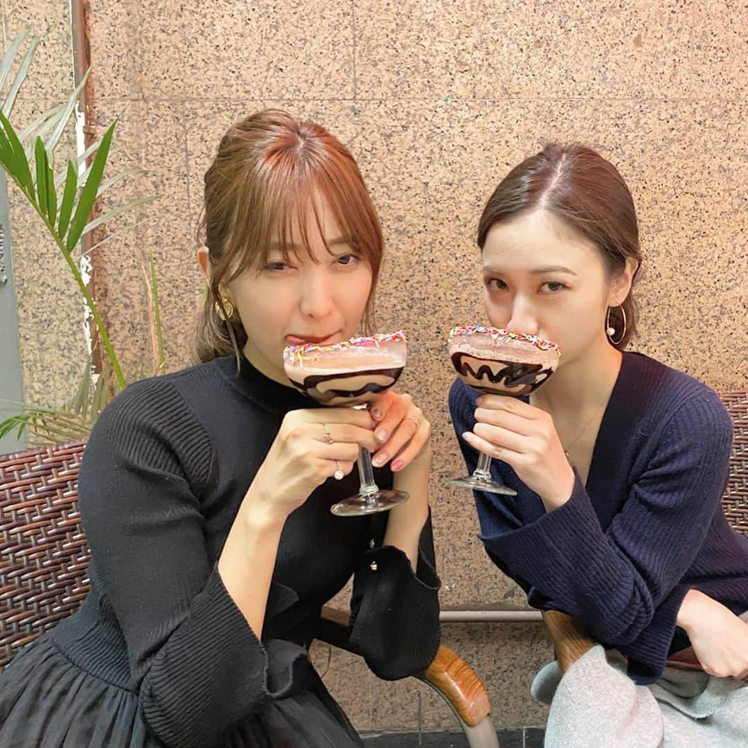 佐達ももこさんのインスタグラム写真 - (佐達ももこInstagram)「chocolate martini🍸🍫﻿ ﻿ お菓子みたいで美味しかった😊﻿ ﻿ 昼から飲むなんて旅行ならではだね😂👍﻿ ﻿ #香港#hongkong#chocolatemartini」1月22日 20時52分 - sadamomodayo