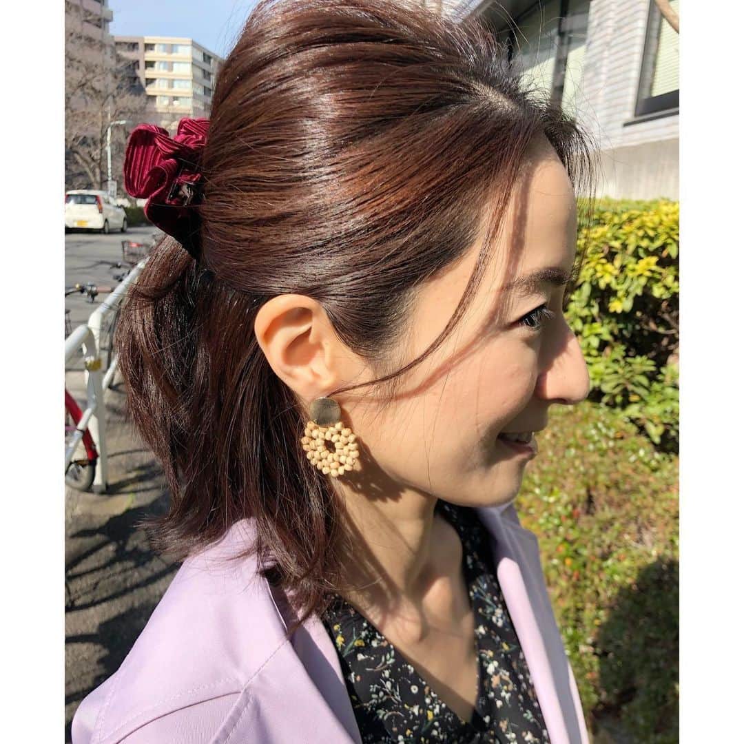 Mayuko Watanabe 渡辺真由子さんのインスタグラム写真 - (Mayuko Watanabe 渡辺真由子Instagram)「先日 @mews_official_jp の春服展示会へ😊💕 パープルやイエローが春らしいカラーたくさん♡ 洋服は小花柄やシンプルなセットアップもあり、可愛くてテンションが上がりました😍✨ 私が試着してみたのはワンピースと少し大きめに着るトレンチコート💕 暖かくなったらおすすめコーデです😆 ピアスも可愛かった〜☺️♫ #ミューズ試着レポ20ss#ミューズootd# #子育て中#ママ#mama #今日の服 #今日のコーデ #ママコーデ#大人カジュアル#シンプルコーデ#ootdfashion#mewsrefinedclothes」1月22日 20時54分 - watanabe_mayuko