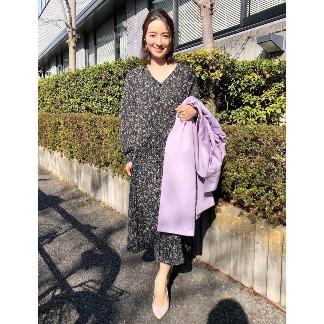 Mayuko Watanabe 渡辺真由子さんのインスタグラム写真 - (Mayuko Watanabe 渡辺真由子Instagram)「先日 @mews_official_jp の春服展示会へ😊💕 パープルやイエローが春らしいカラーたくさん♡ 洋服は小花柄やシンプルなセットアップもあり、可愛くてテンションが上がりました😍✨ 私が試着してみたのはワンピースと少し大きめに着るトレンチコート💕 暖かくなったらおすすめコーデです😆 ピアスも可愛かった〜☺️♫ #ミューズ試着レポ20ss#ミューズootd# #子育て中#ママ#mama #今日の服 #今日のコーデ #ママコーデ#大人カジュアル#シンプルコーデ#ootdfashion#mewsrefinedclothes」1月22日 20時54分 - watanabe_mayuko