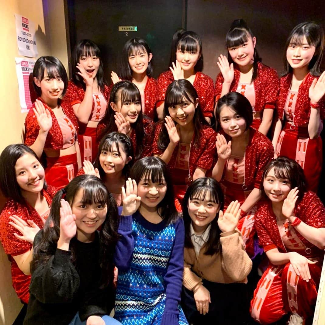 前野えまさんのインスタグラム写真 - (前野えまInstagram)「本日のライブ「GIRLS ROCKS」で大好きなBEYOOOOONDSさんとお写真撮らせていただきました！！ メンバーのみなさん素晴らしく可愛かったです！！！！！ ・ お写真の掲載許可いただきありがとうございます。 ・ #beyooooonds #一岡伶奈 #島倉りか #西田汐里 #江口紗耶 #高瀬くるみ #前田こころ #山崎夢羽 #岡村美波 #清野桃々姫 #平井美葉 #小林萌花 #里吉うたの #ハロプロ #ハロヲタさんと繋がりたい #ハロプロ好きと繋がりたい #ガールズロックス #渋谷 #ライブハウス #渋谷duo  #helloproject #idol」1月22日 20時55分 - maeno_ema