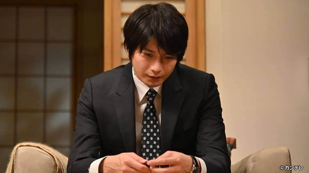 向井理さんのインスタグラム写真 - (向井理Instagram)「Repost @gyao_official  向井理さん（@osamu_mukai ）主演ドラマ⠀ 『10の秘密 』⠀ ⠀ 危機を乗り越えた中、由貴子を案じる圭太に菜七子は…⁉⠀ ⠀ GYAO!ではドラマの見逃し配信に加え、⠀ チェインストーリー ⛓️2.5話⠀ 『逃亡の後に』を独占無料配信中🤳⠀ ⠀⠀ 詳しくは、プロフィールページ👇🏻﻿⠀⠀ 【 @gyao_official 】からリンクをクリックしてアプリDLし「10の秘密」と検索🔍してね﻿⠀⠀ ⠀⠀ #向井理 #仲里依紗⠀ #10の秘密⠀」1月22日 21時00分 - osamu_mukai