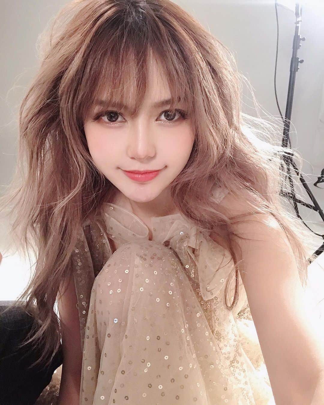 Grace Chowのインスタグラム：「原來大家都喜歡我捲捲毛🤔」