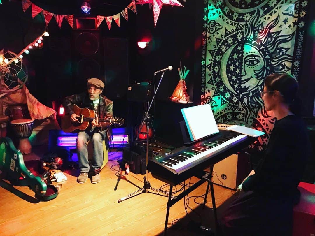 のインスタグラム：「まもなく ゆっくりと ライブスタート♪ まだ間に合いますよ、 きっと、」