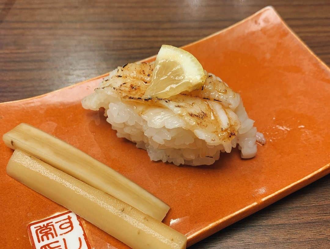 濱田よりかさんのインスタグラム写真 - (濱田よりかInstagram)「I love sushi😂💗 . 寿司好きな人におすすめしたいお寿司屋さん🍣♡ . 食べ放題でこのクオリティはあり得ない！て思うくらい美味しかった..♡ . 大塚にあるよー🥰 . . . #寿司食べ放題  #江戸前寿司  #うみめし #sushi」1月22日 21時18分 - yorika_hamada
