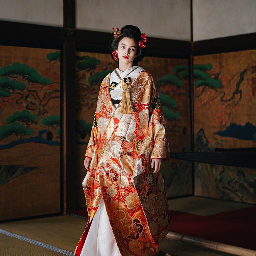 ブリッジマン遊七さんのインスタグラム写真 - (ブリッジマン遊七Instagram)「#幸和 #打掛 #着物  #kimono #ブリッジマン遊七 #teenmodel #mixkids」1月22日 21時33分 - yunabridgman