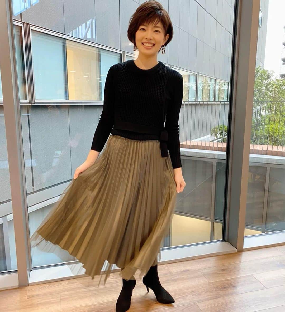 林マオさんのインスタグラム写真 - (林マオInstagram)「今日のカーキskirt #anl  上の黒のトップスは、 アミアミのベストを 上から着てたんですよ！🖤 そして昨日の tops #EGLANTINE bottom #anl」1月22日 21時30分 - maohayashi_ytv