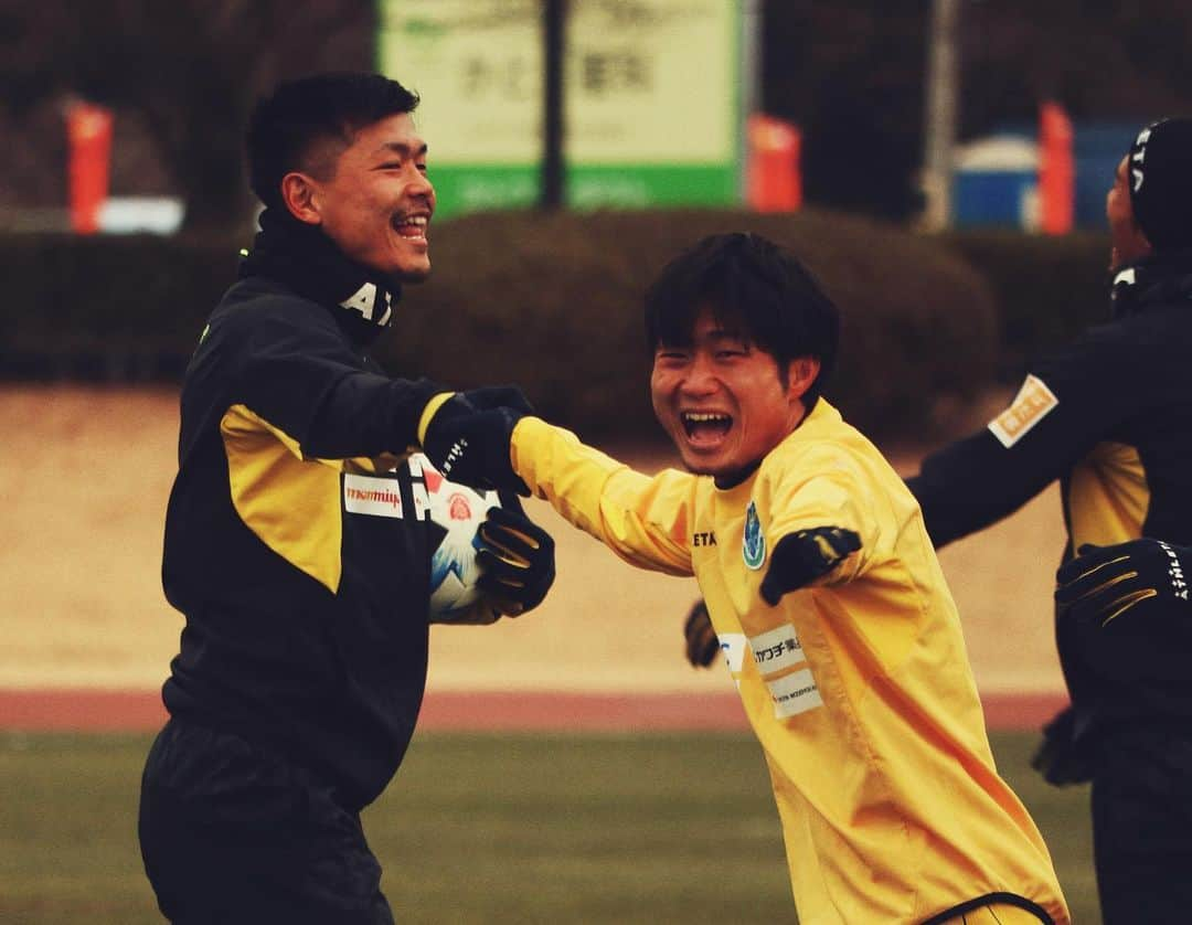 栃木SCさんのインスタグラム写真 - (栃木SCInstagram)「． 【 #TRAININGPHOTO⚽️ 2020.01.22 📷 】 おはようございます☀️ 昨日のトレーニング中の一コマをお届けします😊📷 ． KEEP MOVING FORWARD‼︎ #栃木SC #tochigisc #荒井秀賀 #大島康樹 #菅和範 #和田達也 #大﨑淳矢 #瀬川和樹 #平岡翼 #jleague #Jリーグ #広報カメラ #宇都宮市 #河内総合運動公園 #⚽️ #宇都宮 #photo #サッカー ．」1月23日 8時28分 - tochigisc_official