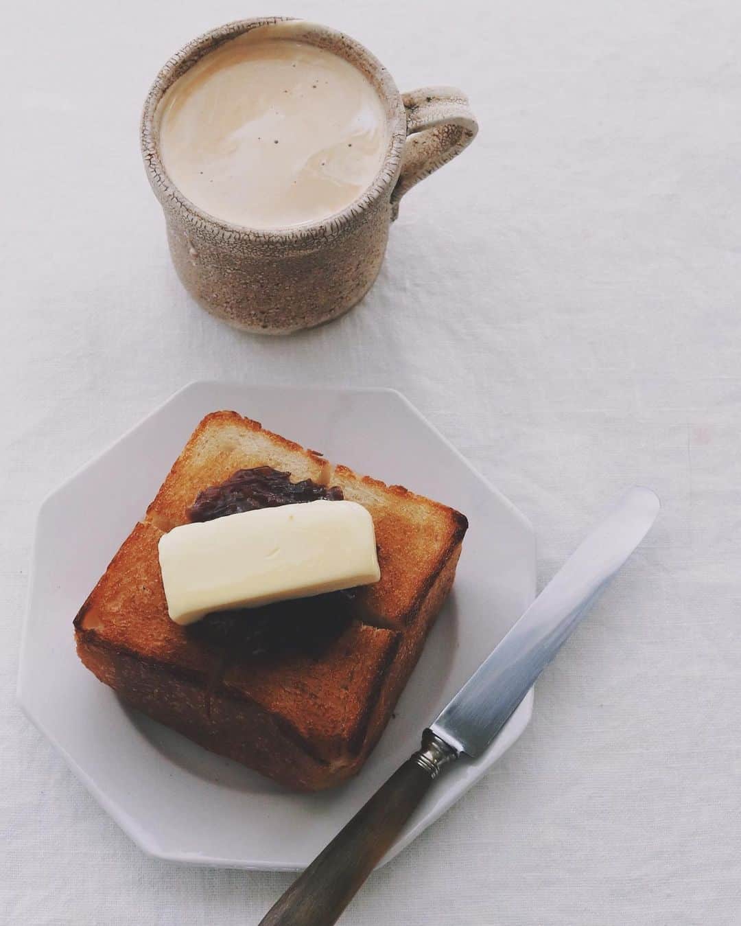 樋口正樹さんのインスタグラム写真 - (樋口正樹Instagram)「adzuki butter toast . 今朝はあんバター、 厚めのトーストの、 端のしっかり焼き。 . . #朝パン #あんバター #あんバタートースト #パンとコーヒー #あんこ部 #厚め #anbuttertoast #toast #toastgram #toastsforall」1月23日 8時25分 - higuccini