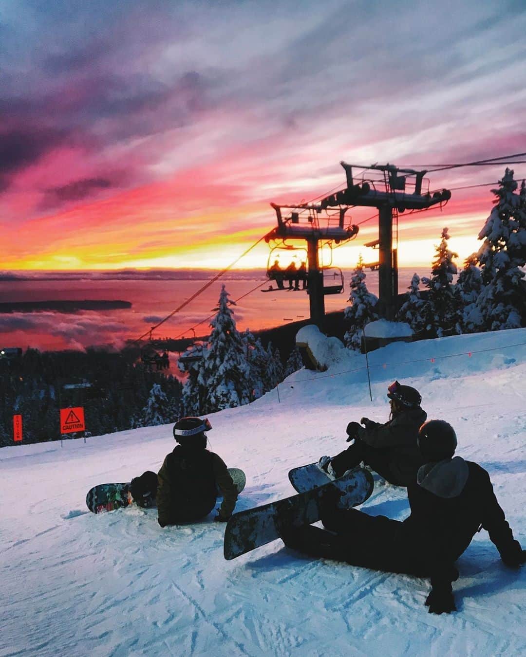 バンクーバー観光局- Tourism Vancouverさんのインスタグラム写真 - (バンクーバー観光局- Tourism VancouverInstagram)「スキーシーズン真っただ中のバンクーバー。市バスで気軽に行くことができるグラウス山のゲレンデは例年人気で、素晴らしい景色が見えることでも有名です。⁠ 📷 : @pa_gu98(Instagram)⁠ .⁠ .⁠ .⁠ #カナダ #バンクーバー #Vancouver #旅 #旅行 #女子旅 #旅好き #一人旅 #海外旅行 #トラベル #旅女子 #旅行好きな人と繋がりたい #旅好きな人と繋がりたい #旅行好き #旅行大好き #旅行行きたい #旅に出たい #海外 #旅の記録 #旅の思い出 #旅行記 #旅したくなるフォト #マイトリップ #マイトリ #retrip_global #風景 #ゲレンデ #グラウスマウンテン #スキー #スノボ」1月23日 7時01分 - vancouvertabi