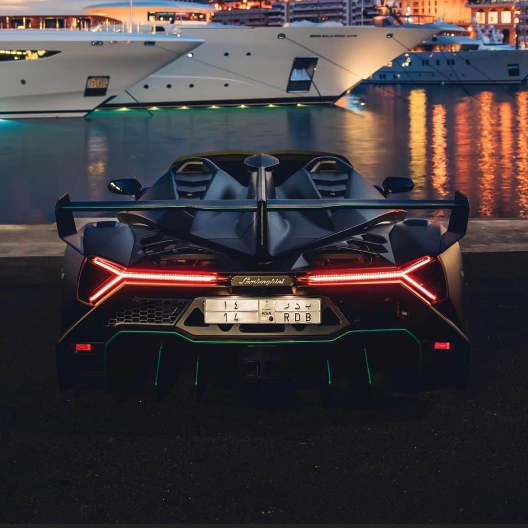 HYPEBEASTさんのインスタグラム写真 - (HYPEBEASTInstagram)「#hypeAF: @lamborghini stunned audiences at the 2013 Geneva Motor Show with the unveiling of the Veneno to commemorate the company's 50th anniversary. Now the second of nine ever produced Lamborghini Veneno Roadsters is hitting @rmsothebys' auction block and is expected to fetch $6M USD.⁠⠀ Photo: @alexpenfold」1月23日 7時35分 - hypebeast