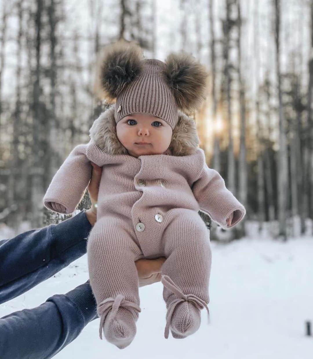 BeStylishのインスタグラム：「Happy Wednesday ❤️🥺😍 @bestylish By @laurenhadalittlelamb _ . . #bestylish #cute #baby #babyfever」