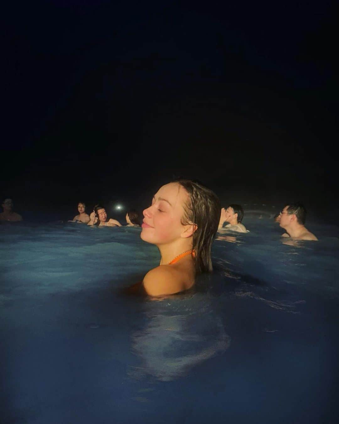 コニー・タルボットのインスタグラム：「The beautiful blue lagoon🌌💙」
