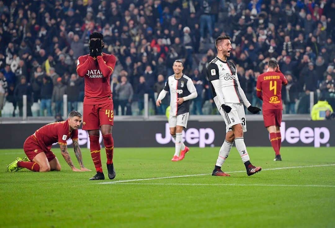 ロドリゴ・ベンタンクールのインスタグラム：「Siamo in semifinale! Grande gioia per il mio primo goal all’Allianz Stadium 🏟⚽ #CoppaItalia #JuveRoma #ForzaJuve @juventus  Estamos en semifinales! Una alegría muy grande marcar mi primer gol en el Allianz Stadium 🏟⚽ #CoppaItalia #JuveRoma #ForzaJuve @juventus」