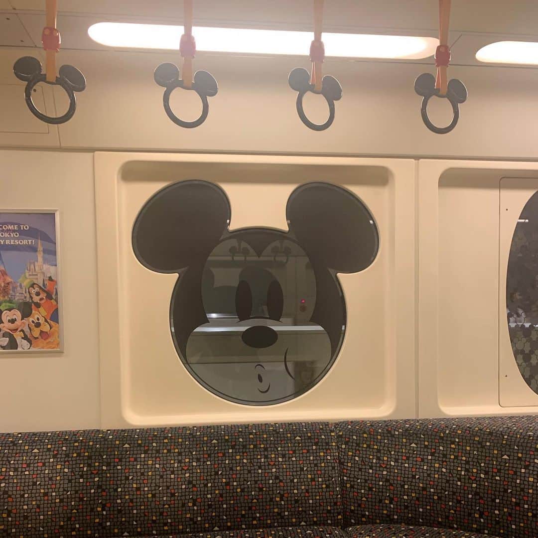 川嵜美佳のインスタグラム：「#mickey #mickeymouse  #disney #disneyline  On pursuing your dreams: All our dreams come true if we have the courage to pursue them . #waltdisney」