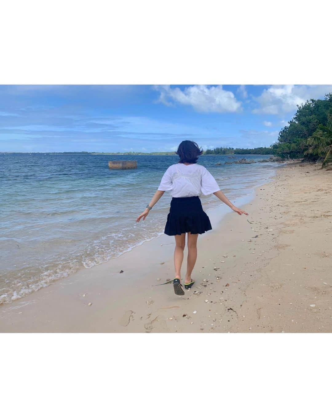 福山梨乃さんのインスタグラム写真 - (福山梨乃Instagram)「サンゴ礁らしくて海めちゃ綺麗な色だった、🇬🇺💘海には入ってないけどね、、、(まだあと1つグアムの投稿続くごめん) . これは太平洋戦争の記念公園？的なのの横にあったビーチで人誰もいなかったよ〜〜〜^^ .」1月22日 23時24分 - rinomaru_