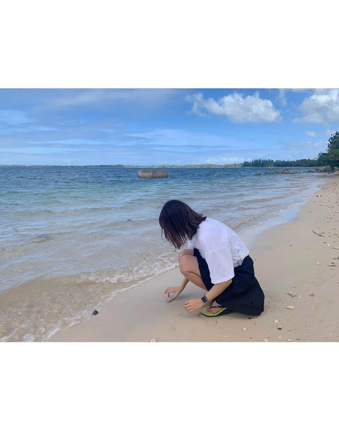 福山梨乃さんのインスタグラム写真 - (福山梨乃Instagram)「サンゴ礁らしくて海めちゃ綺麗な色だった、🇬🇺💘海には入ってないけどね、、、(まだあと1つグアムの投稿続くごめん) . これは太平洋戦争の記念公園？的なのの横にあったビーチで人誰もいなかったよ〜〜〜^^ .」1月22日 23時24分 - rinomaru_