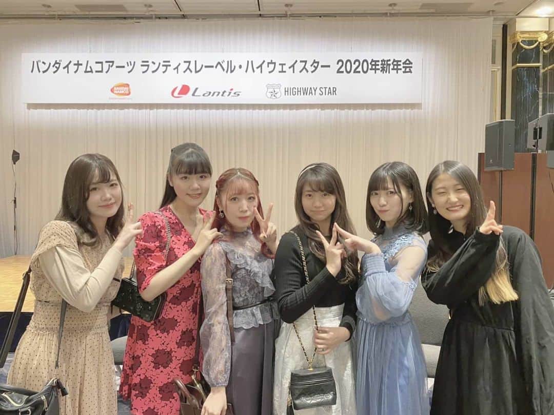 空野青空のインスタグラム：「. . #ARCANAPROJECT メンバーみんなでランティスさんの新年会に参加させていただきました〜ヽ(*ﾟωﾟ)ﾉ 未知なる世界！キラキラがすごかった✨ . ぐん⤴ぐん⤴∩(ﾟ∇ﾟ∩) わっしょい(∩ﾟ∇ﾟ)∩ 成長して大きくなれるようぼんぼるぞおおおーーーっ✊✊✊ . . . #アルカナプロジェクト #ランティス #Lantis #ディアステージ #dearstage #新年会 #新人 #animesong #anime #aonyan #aoneko #あおにゃん #空野青空 #黒髪ボブ #ミディアムボブ #ミディアムヘア  #裸眼 #インポートセレクトショップ #インポートファッション #幸薄顔ちゃん」