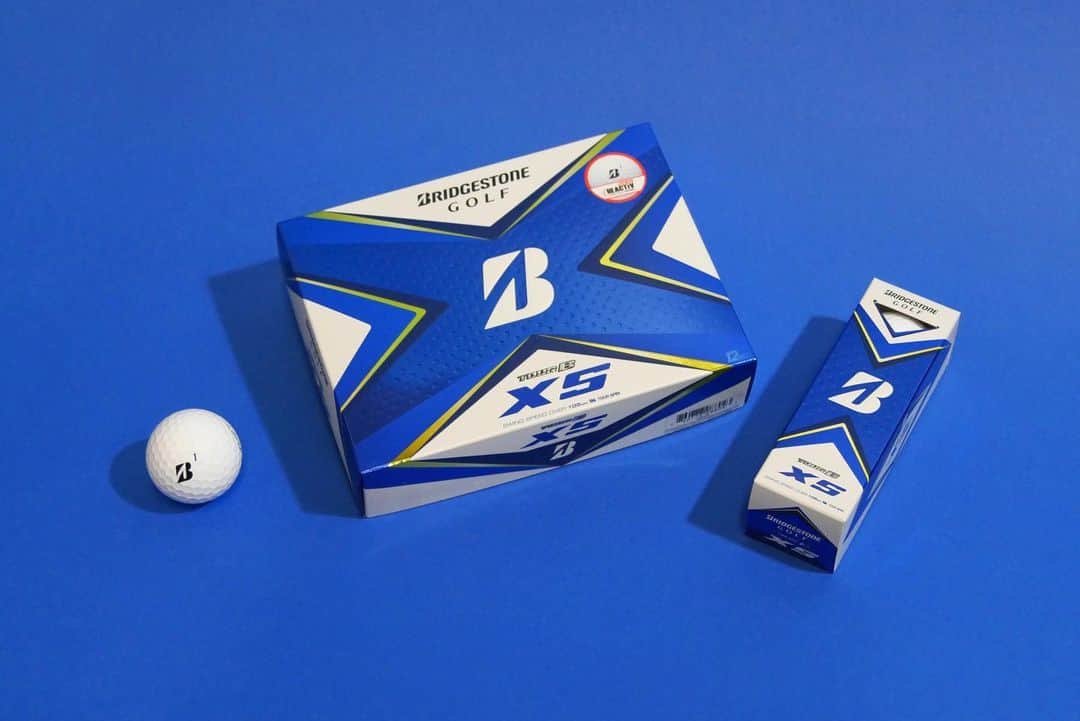 タイガー・ウッズのインスタグラム：「It’s been a fun ride taking ownership of the R&D process with @bridgestonegolf. Now it’s time to tee up the new #TOURBXS with a new reinvented REACTIV cover. #1BallFitterInGolf #NEWTOURB」