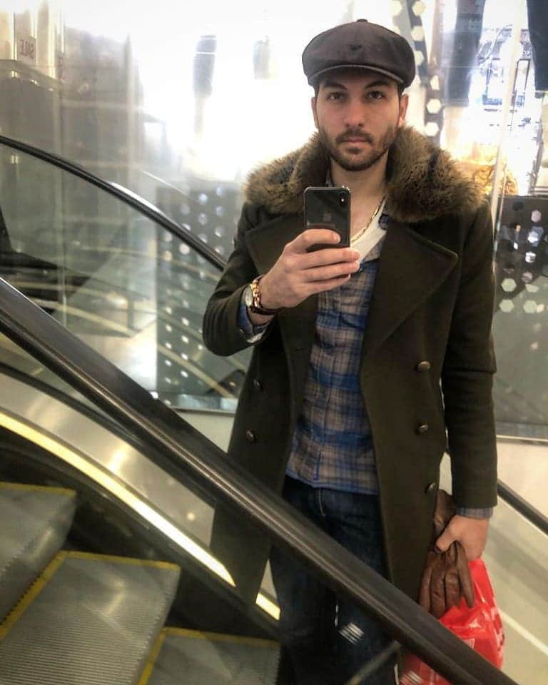アリレザ・ハギギのインスタグラム：「👨🏼‍🎨🤳🏽🔋🌌」