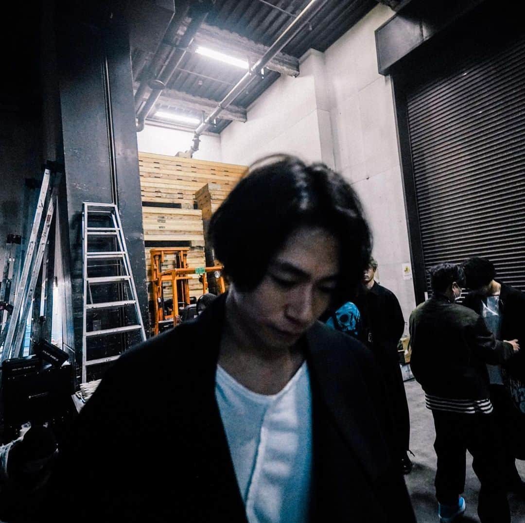 [ALEXANDROS]さんのインスタグラム写真 - ([ALEXANDROS]Instagram)「Philosophy (Music Video)﻿ Behind The Scenes 3﻿ ﻿ #ドロス10周年﻿ #Alexandros﻿ #Philosophy」1月23日 0時00分 - alexandros_official_insta