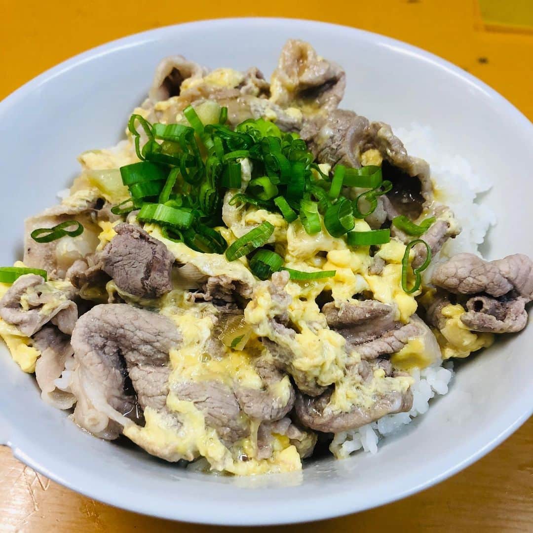 兵頭彰のインスタグラム：「今日の #大日道場飯 は他人丼！ 丼もの最高✨ #bjw #大日本プロレス」