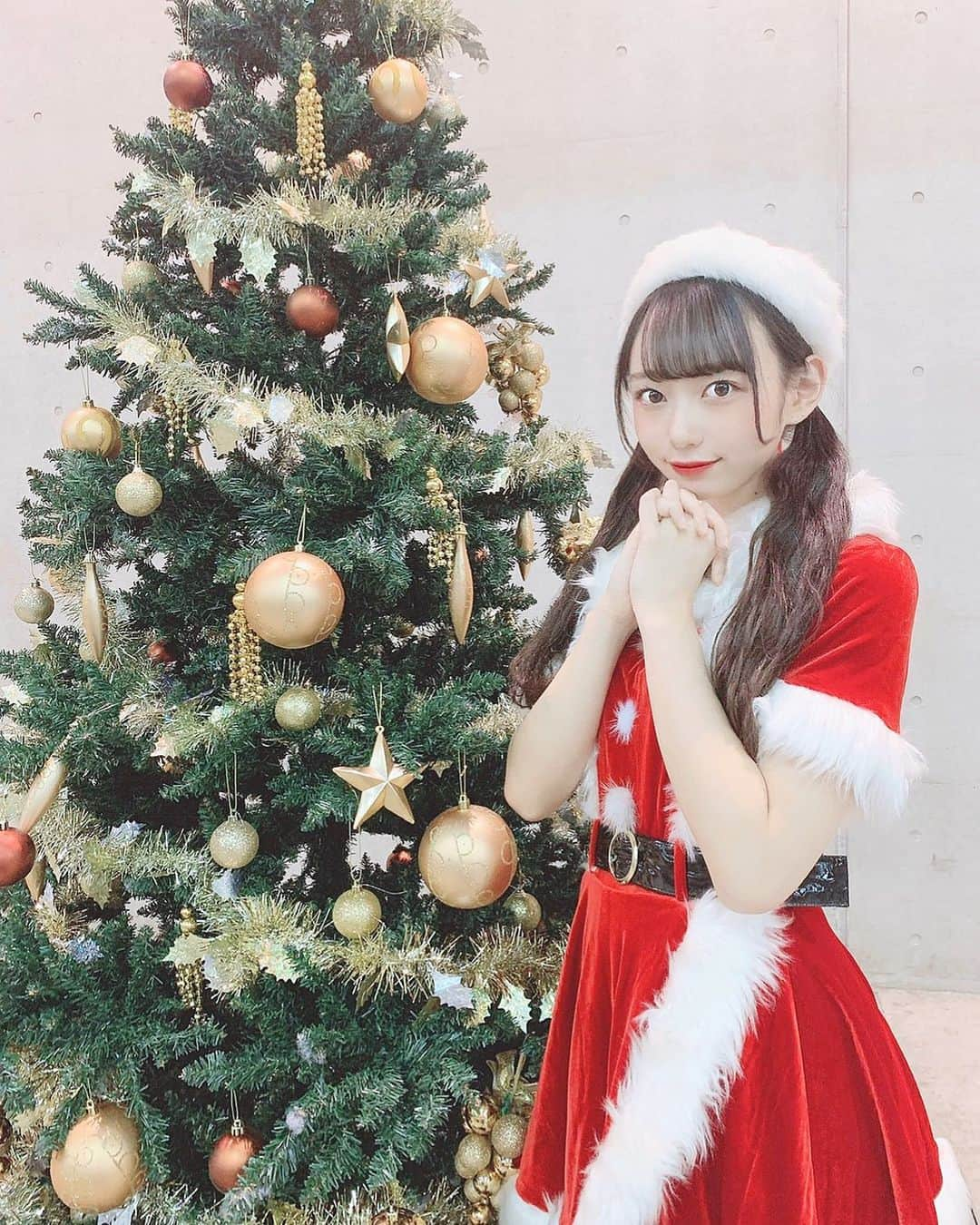 大盛真歩さんのインスタグラム写真 - (大盛真歩Instagram)「🌟🎄 . . . クリスマスにサンタさんから貰った1番嬉しかったプレゼント教えて〜👂🏻♡ . . . #クリスマスツリー #akb48 #握手会 #merrychristmas #サンタ #サンタコス #メリークリスマス」1月23日 0時11分 - maho_usagi