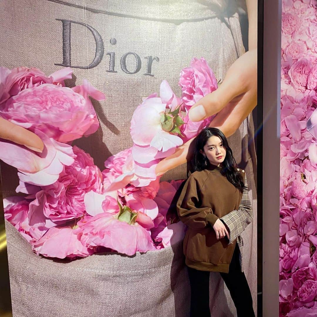 松川菜々花さんのインスタグラム写真 - (松川菜々花Instagram)「・ ・ Dior  #ミスディオール　#ローズアンドローズ  @diorparfums」1月23日 0時12分 - matsukawa__nanaka