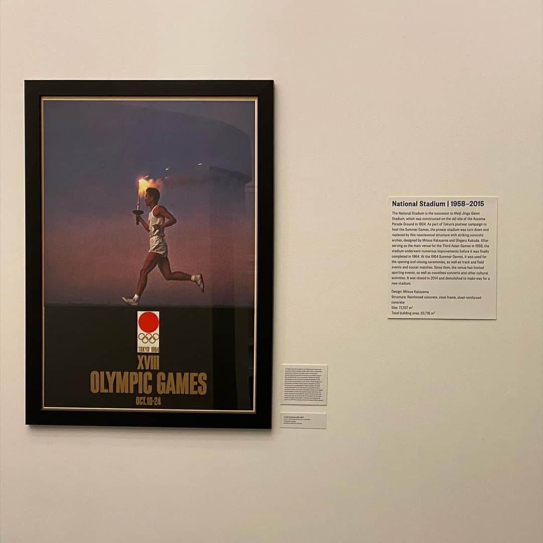 林信行のインスタグラム：「変わり続ける東京の姿をNYで… 久しぶりに訪れた #JapanSociety では1964年の #東京オリンピック を前後に大きく変わっていった東京(代々木、銀座、有楽町、新宿など)を日本でも見たことのない建築資料と共に展示する「MADE IN TOKYO」展が開催されていました。  TWA Hotel、2001年宇宙の旅、そしてこの展覧会。 今回のNY訪問の前半はどちらかというとNY訪問というよりは1960年代への再考の旅？  1960年代は、宇宙から見た地球の映像がきっかけで環境意識が高まり、社会運動、ファッションなど若者たちが世の中を大きく変えた時代。 何か今の時代と通じるところが多いのかも知れません。  #MadeInTokyoJS」