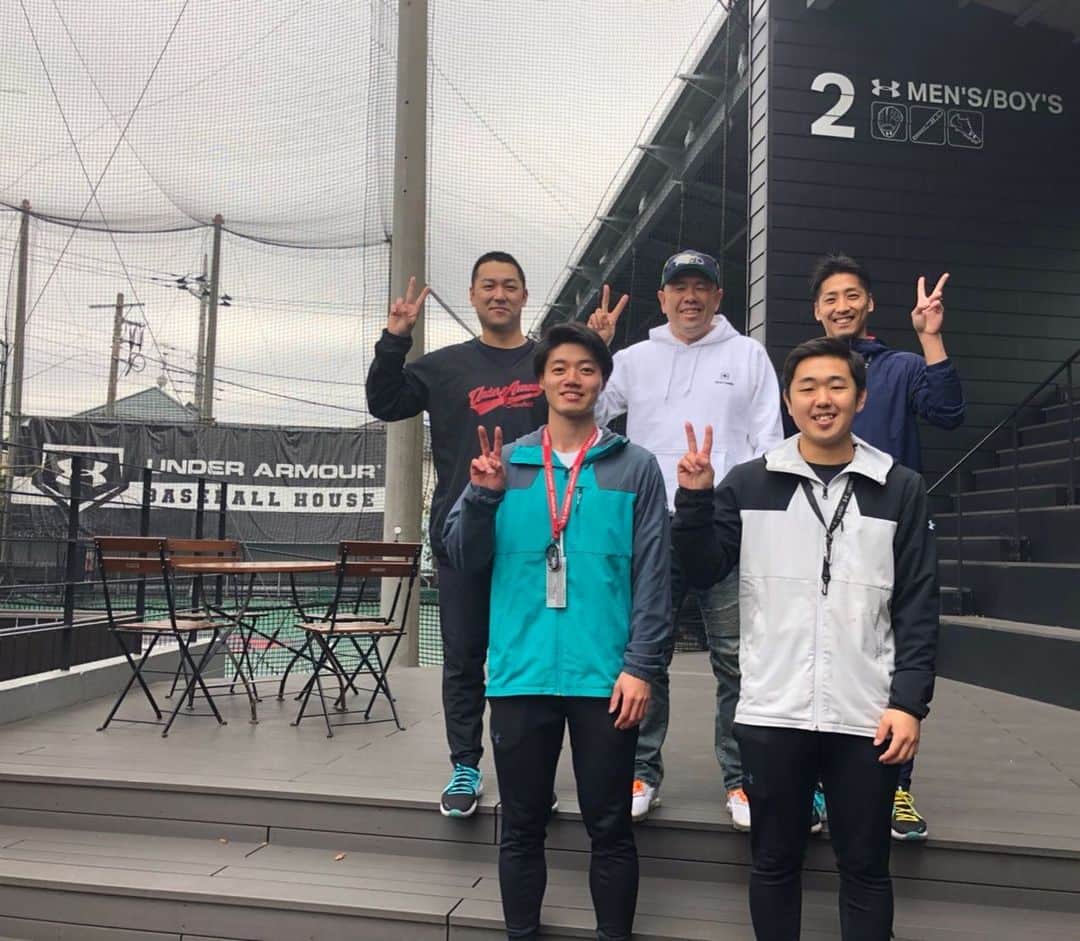 小田幸平のインスタグラム：「アンダーアーマー久地店に行って来ました。弘毅にも久しぶり会えてみんなとパシャ📷#アンダーアーマー#読売ジャイアンツ#中日ドラゴンズ#愛媛マンダリンパイレーツ#はげch」
