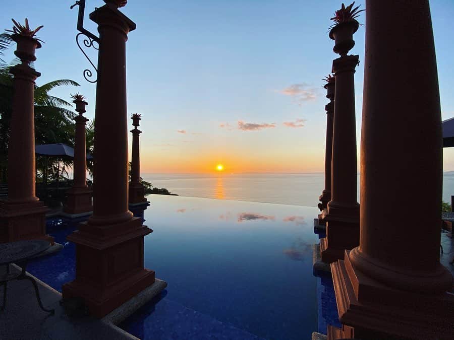 ピパ さんのインスタグラム写真 - (ピパ Instagram)「PARADISE found🌴 . . #costarica #jaco #paradise #zephyrpalace」1月23日 0時35分 - bipa.diva