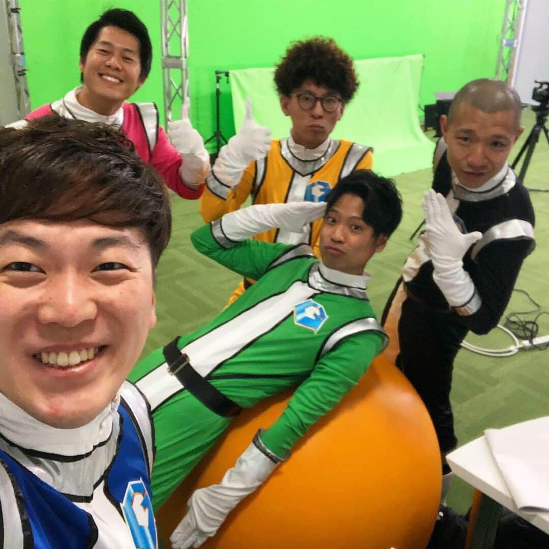 羽尻紘規のインスタグラム：「次世代お笑い戦隊ギャグレンジャー ytvMyDoというアプリで無料で見れますので是非見てください！ 現在ランキング4位なので1位になりたい！👨‍👨‍👧‍👦👨‍👨‍👧‍👦 2回目ありますように！」