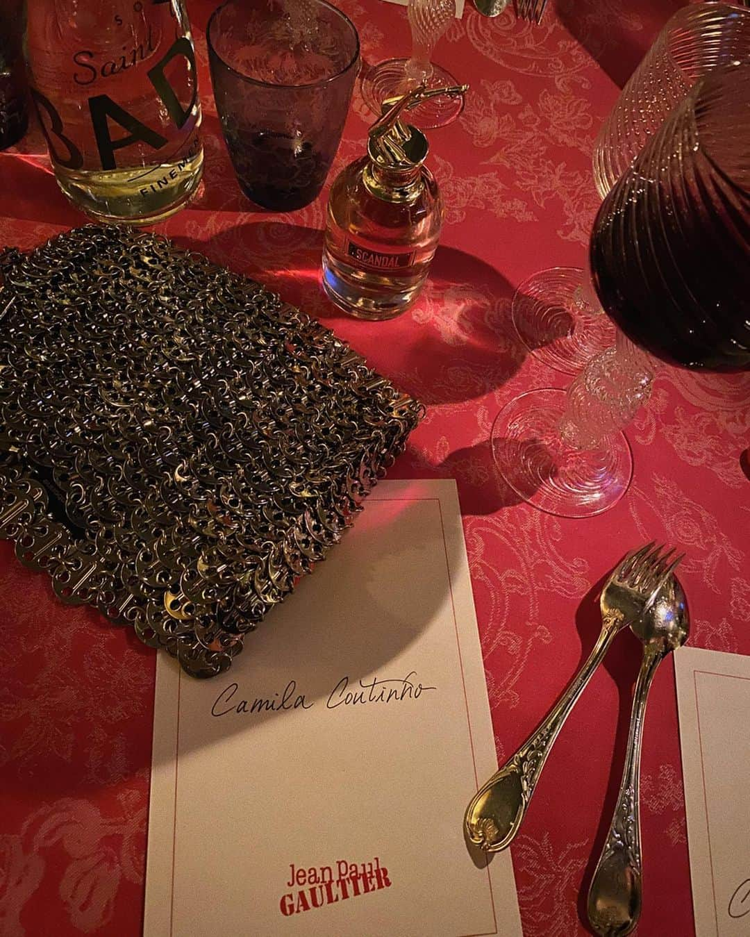 Garotas Estupidasさんのインスタグラム写真 - (Garotas EstupidasInstagram)「what an scandalous dinner looks like 🌝 jantar da nossa turmona @jpgaultierofficial ontem no @laperouse_paris - esse restaurante é uma coisa de lindo, 3 estrelas Michelin e fundado em 1766. Tem várias salas privadas pra jantar, maravilhoso! De lá ainda fomos parar no #crazyhorse que eu nunca tinha ido e AMEEEI, vale muito a pena! #ccodestinos #CCOparis / ph: @bravin」1月23日 0時49分 - camilacoutinho