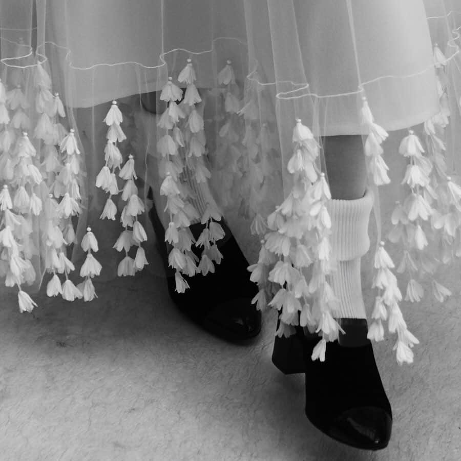 シャネルさんのインスタグラム写真 - (シャネルInstagram)「Elegant austerity gives way to a graceful lightness. The CHANEL Spring-Summer 2020 Haute Couture show, as seen by photographer Jack Davison.  #CHANELHauteCouture #CHANEL @Maison_Lemarie #MaisonLemarie @Lesage #Lesage @jackdavisonphoto @iamHyunjiShin @panhaowen1 @Maike.Inga @AmandaSanchez」1月23日 1時00分 - chanelofficial